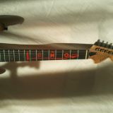 guitarra hecha a mano artesanal por el guitarrista y cantante homenaje a leno rudesindus tributo rosendo y leno