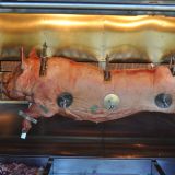 asado de un cerdo de 227 kg asado de bueyes y animales enteros para fiestas moka catering