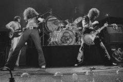 Led Zeppelin en concierto en 1975