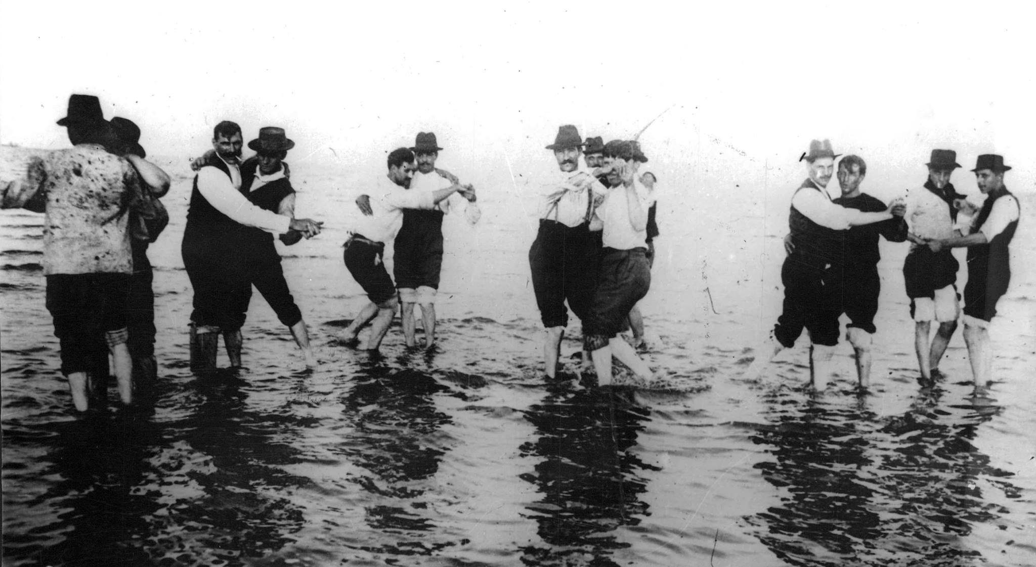 El tango en el sxix bailado entre hombres