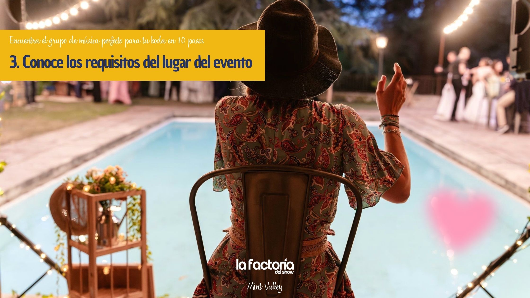 Mint Valley es una cantante de Tarragona que versiona cualquier canción a su estilo particular de country pop. En la foto sale en un bonito espacio para eventos en el que está actuando en una boda. 