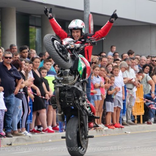 EMILIO ZAMORA - DUCATI STUNT TEAM - Espectáculo motos y coches.